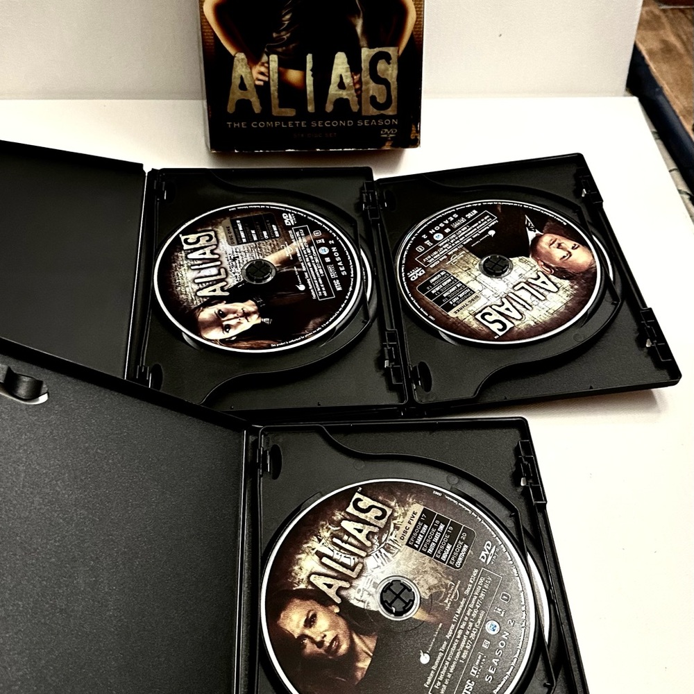 Alias -Complete Series - Picture 6 of 10